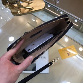 Новейшая сумка LOUIS VUITTON (Луи Виттон) отличается не только пр