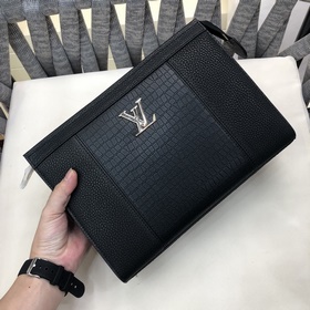 LV сумочка из импортной кожи специальной подкладкой. Качественная