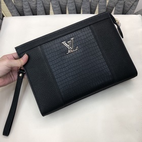 LV сумочка из импортной кожи специальной подкладкой. Качественная