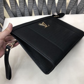 LV сумочка из импортной кожи специальной подкладкой. Качественная
