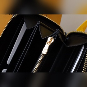 LV Кошелек на молнии Модель M81510 Изготовлен из кожи ягненка с т