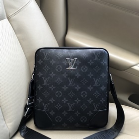 Мужская сумка через плечо LV в классическом исполнении. Оригиналь