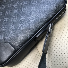 Мужская сумка через плечо LV в классическом исполнении. Оригиналь