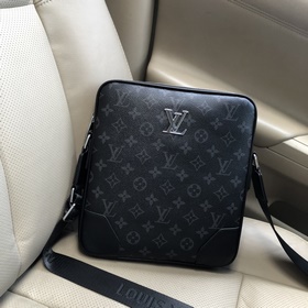 Мужская сумка через плечо LV в классическом исполнении. Оригиналь