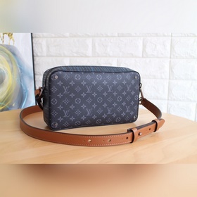 LV Модель： 69688 Сумка Volga Компактная сумка из ткани Monogram E
