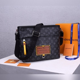 Средняя сумка LV Besace Zippée Современный дизайн и просторное вн