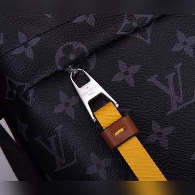Средняя сумка LV Besace Zippée Современный дизайн и просторное вн