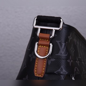 Средняя сумка LV Besace Zippée Современный дизайн и просторное вн