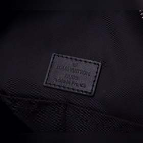 Средняя сумка LV Besace Zippée Современный дизайн и просторное вн