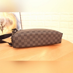 LV Модель： 40003 Mick Эта изящная сумка Mick из матовой кожи перв