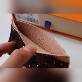 LV Картодержатель Модель N60248 Этот держатель для карт изготов