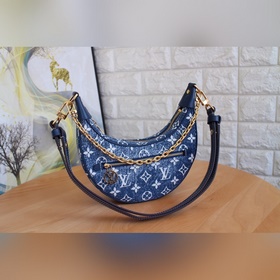 LV Модель： 81166 Loop Полулунная сумка-багет Впервые представлена