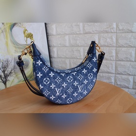 LV Модель： 81166 Loop Полулунная сумка-багет Впервые представлена