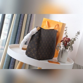 LV Сумка через плечо с круглым ручкой Loop MM, аналогичная модел