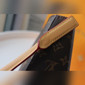 LV Сумка через плечо с круглым ручкой Loop MM, аналогичная модел