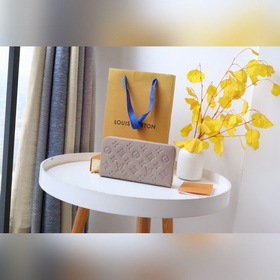 LV Кошелек на молнии Модель M81510 Изготовлен из кожи ягненка с т