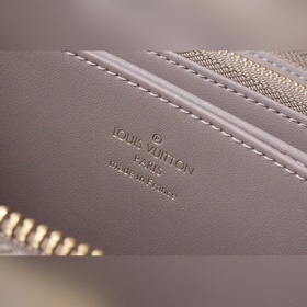 LV Кошелек на молнии Модель M81510 Изготовлен из кожи ягненка с т