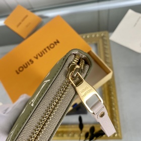 LV Модель M81280 Зеленый Серия Spring in the City Зippy Кошелек С
