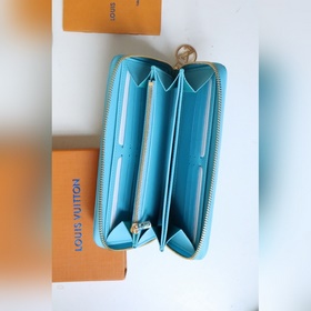 LV Кошелек на молнии Модель M81510 Изготовлен из кожи ягненка с т