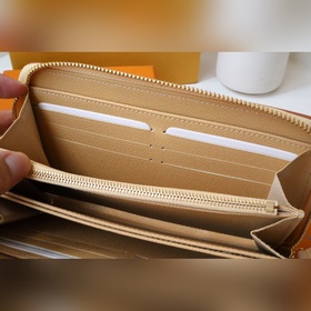 LV Модель кошелька Clémence M81476 является изысканным изделием и