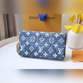LV кошелек на молнии, модель M81226 Этот кошелек на молнии выпол