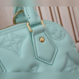 Сумка LV Alma BB Сохраняя дух стиля ар-деко 1930-х годов, эта сум