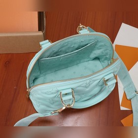 Сумка LV Alma BB Сохраняя дух стиля ар-деко 1930-х годов, эта сум