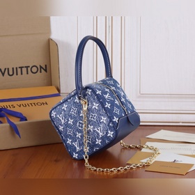 Сумка LV Square Bag Создан Nicolas Ghesquière из джинсовой ткани
