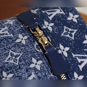 Сумка LV Square Bag Создан Nicolas Ghesquière из джинсовой ткани 