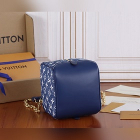 Сумка LV Square Bag Создан Nicolas Ghesquière из джинсовой ткани 