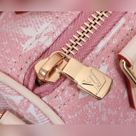 Сумка LV Nano Speedy — это изящная интерпретация классической сум