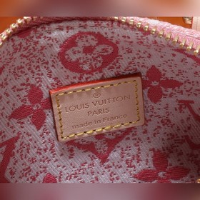 Сумка LV Nano Speedy — это изящная интерпретация классической сум