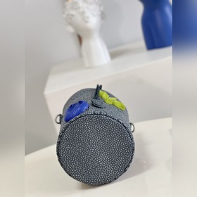 Сумка LV Chalk Pouch Представлена в коллекции осень-зима 2022 в с