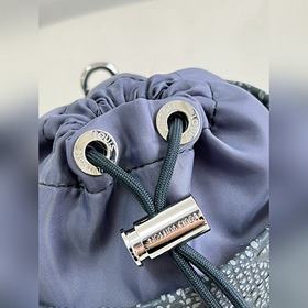 Сумка LV Chalk Pouch Представлена в коллекции осень-зима 2022 в с