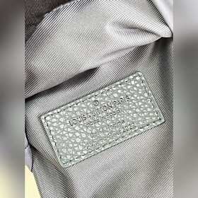 Сумка LV Chalk Pouch Представлена в коллекции осень-зима 2022 в с