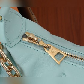 Сумка LV Over The Moon Мягкая форма сумки создана из плотной кожи