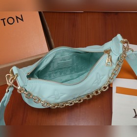 Сумка LV Over The Moon Мягкая форма сумки создана из плотной кожи