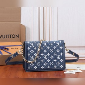 Средняя сумка LV Dauphine Мотив Monogram выполнен из выцветшего д
