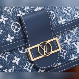 Средняя сумка LV Dauphine Мотив Monogram выполнен из выцветшего д