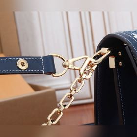 Средняя сумка LV Dauphine Мотив Monogram выполнен из выцветшего д