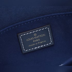 Средняя сумка LV Dauphine Мотив Monogram выполнен из выцветшего д