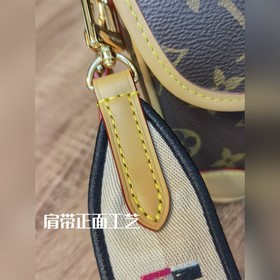 LV Серия сумок DIANE Эта сумка DIANE оснащена кожаным ремнем (м