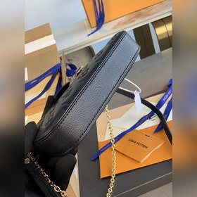 LV Модель M81066 Черная сумка Easy Pouch On Strap Цвет Весенняя 