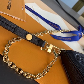 LV Модель M81066 Черная сумка Easy Pouch On Strap Цвет Весенняя 