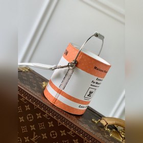 Модель LV： 81590~ Сумка Paint Can С металлической ручкой, эта сум
