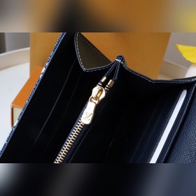 Кошелек LV Sarah, модель M81183 Этот кошелек Sarah выполнен из д