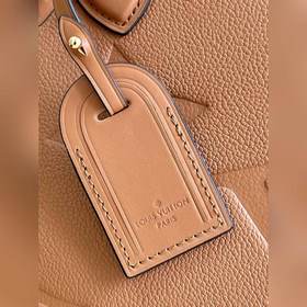 Сумка LV ONTHEGO С сумкой Onthego вы можете отправиться на работу