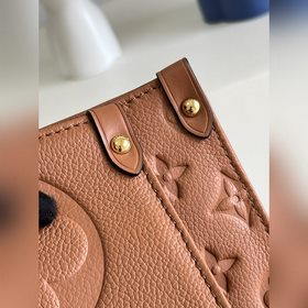 Сумка LV ONTHEGO С сумкой Onthego вы можете отправиться на работу