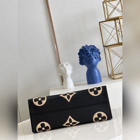 Сумка LV ONTHEGO С сумкой Onthego вы можете отправиться на работу