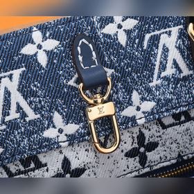 Средняя сумка LV Onthego Сэрф-эффект Monogram на джинсовой ткани 
